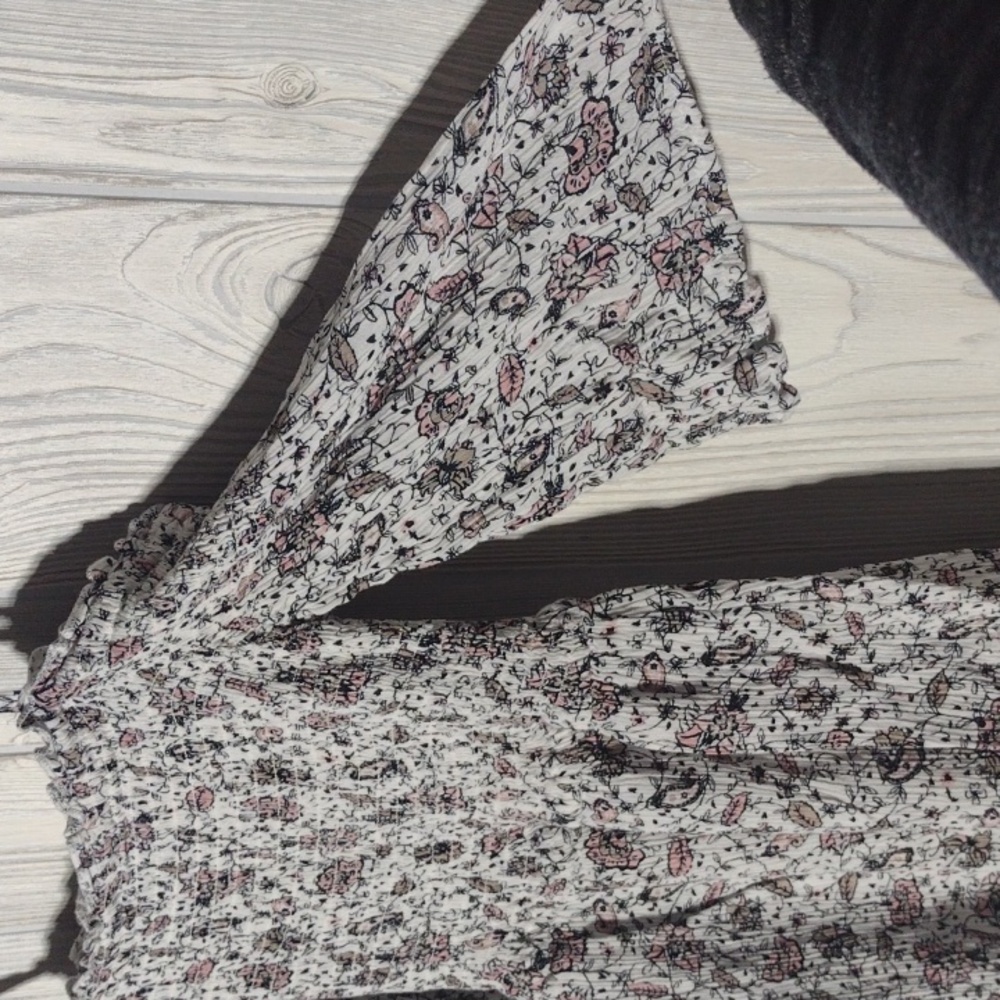 Floral & Paisley Cold Shoulder Top - Picture 4 of 14